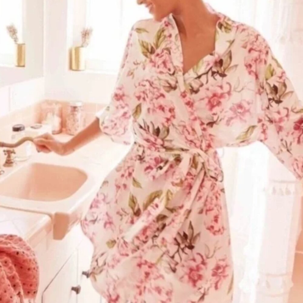 NWOT Show Me Your MuMu Brie Robe